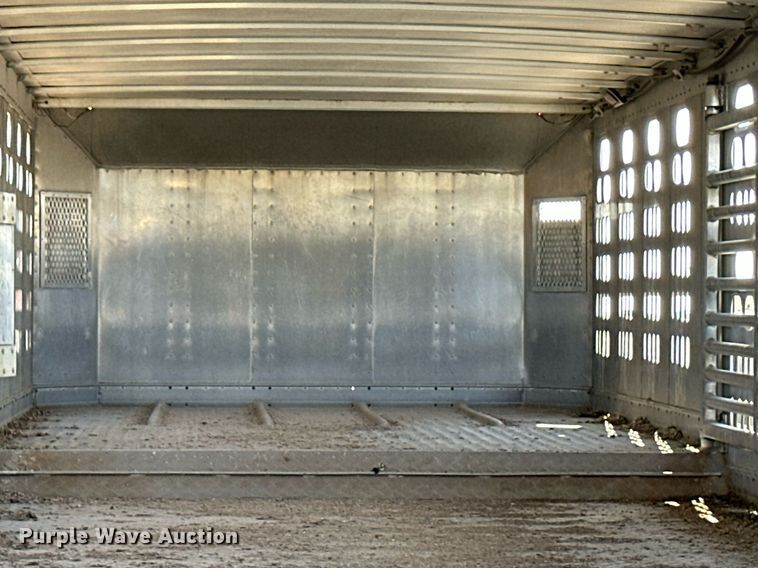 image for item EQ4689 2009 Barrett livestock trailer
