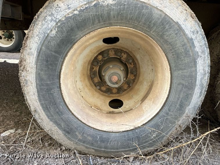 image for item EQ4689 2009 Barrett livestock trailer