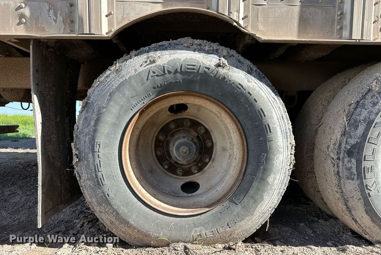 image for item EQ4689 2009 Barrett livestock trailer