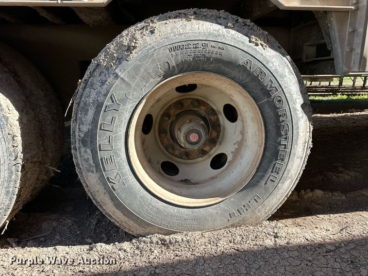 image for item EQ4689 2009 Barrett livestock trailer