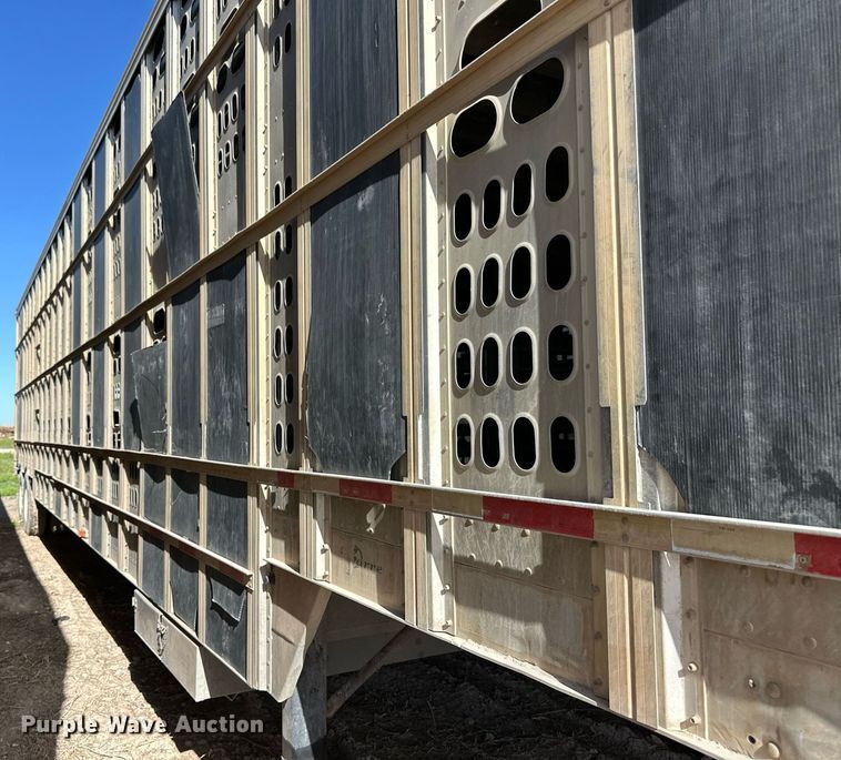 image for item EQ4690 2009 Barrett livestock trailer