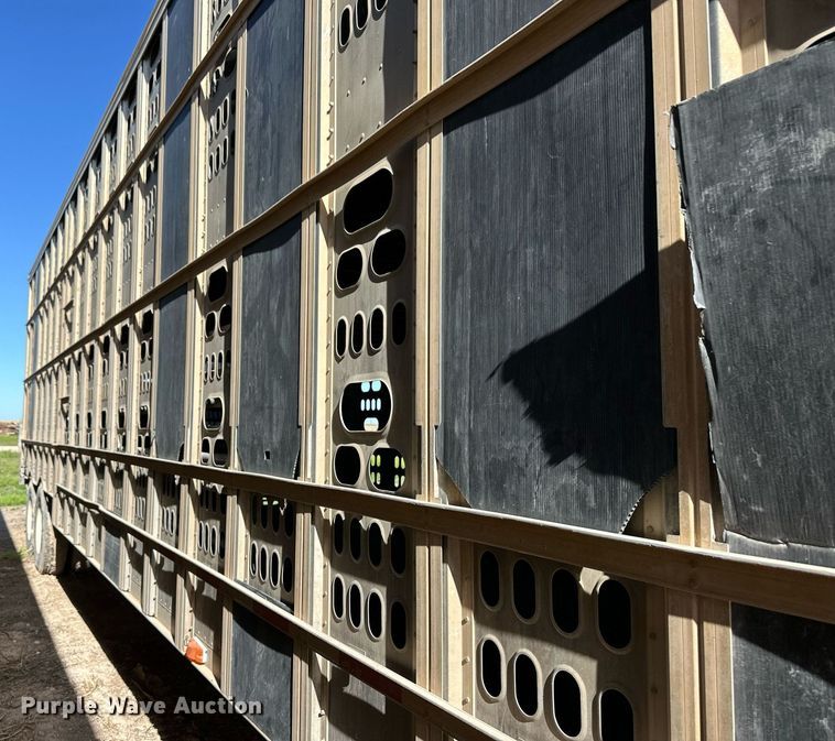 image for item EQ4690 2009 Barrett livestock trailer