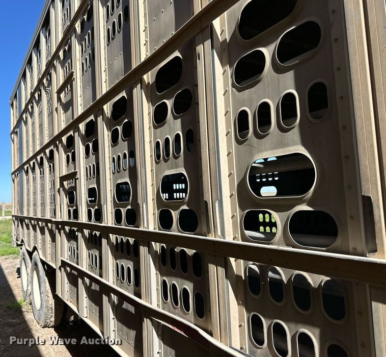 image for item EQ4690 2009 Barrett livestock trailer