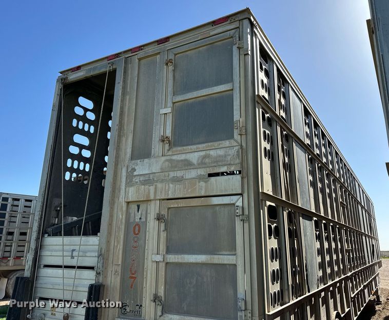 image for item EQ4690 2009 Barrett livestock trailer