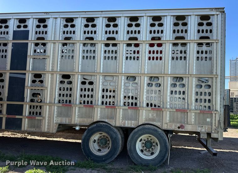image for item EQ4690 2009 Barrett livestock trailer