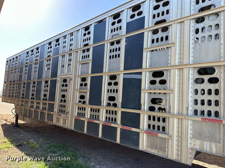 image for item EQ4690 2009 Barrett livestock trailer