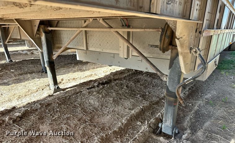 image for item EQ4690 2009 Barrett livestock trailer