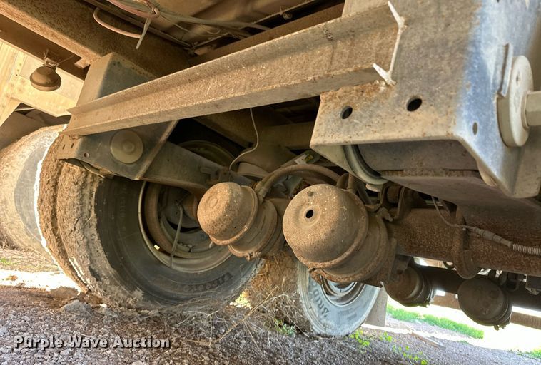 image for item EQ4690 2009 Barrett livestock trailer