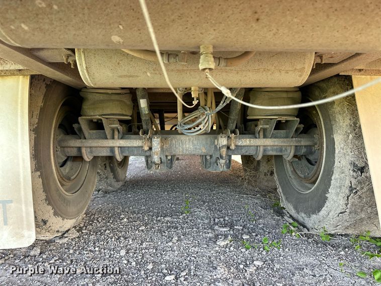 image for item EQ4690 2009 Barrett livestock trailer