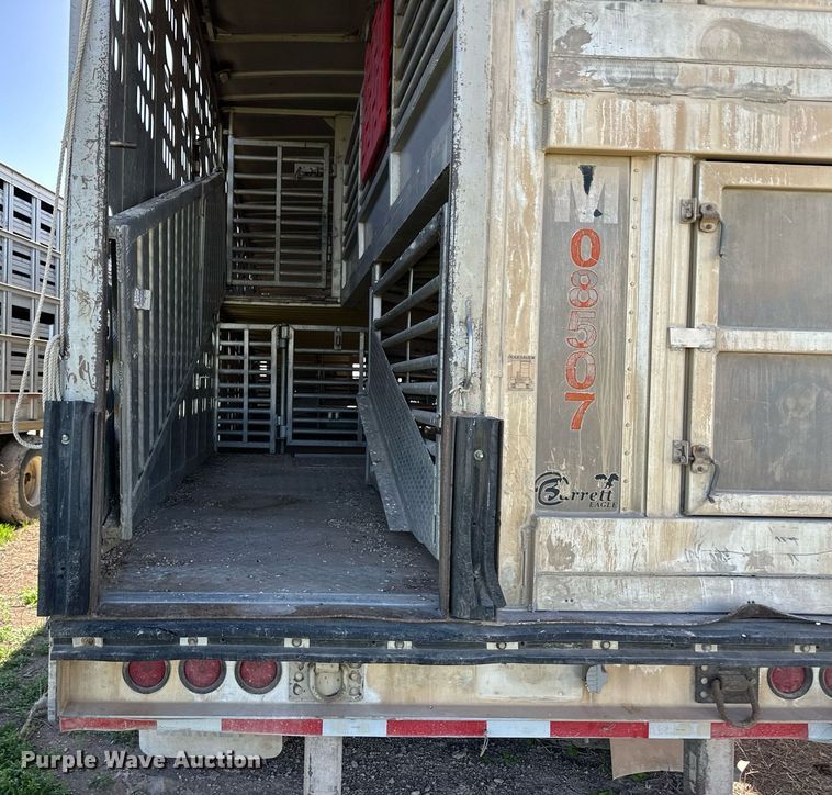 image for item EQ4690 2009 Barrett livestock trailer