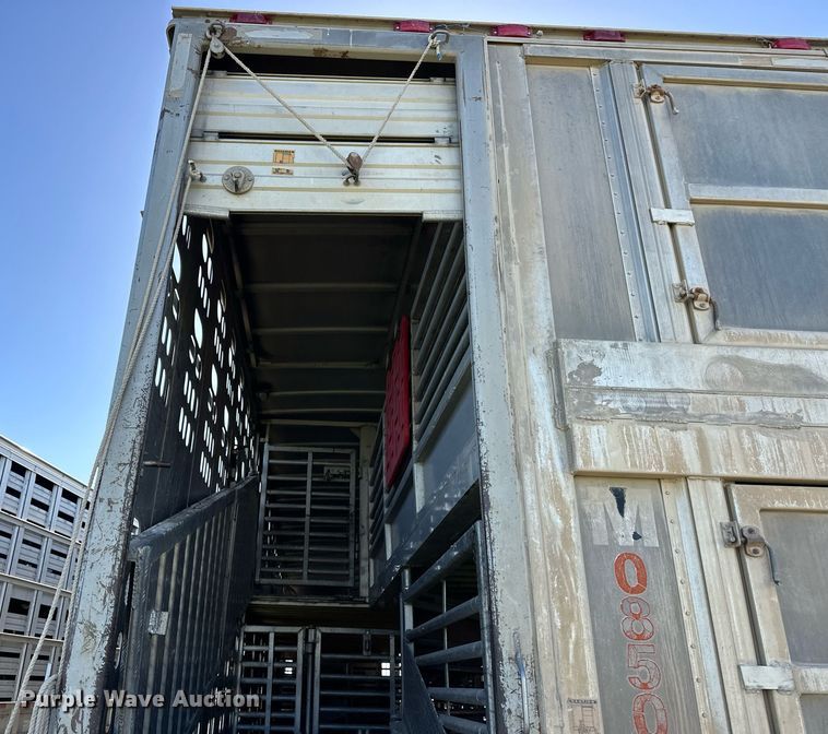 image for item EQ4690 2009 Barrett livestock trailer