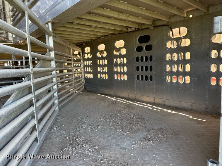 image for item EQ4690 2009 Barrett livestock trailer