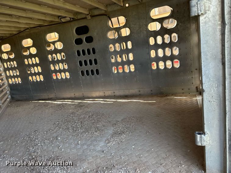 image for item EQ4690 2009 Barrett livestock trailer