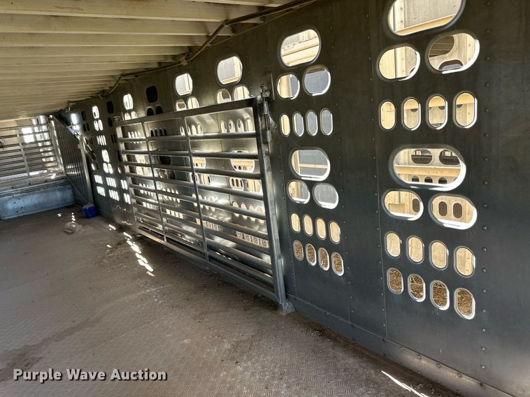 image for item EQ4690 2009 Barrett livestock trailer