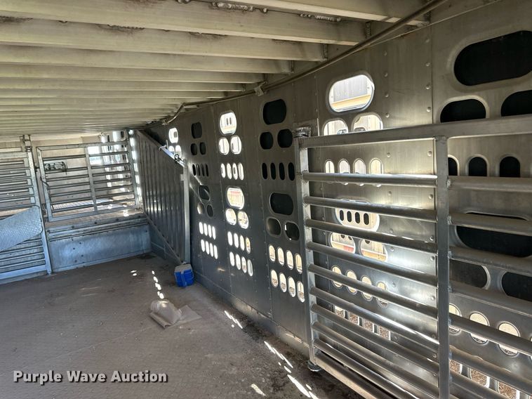 image for item EQ4690 2009 Barrett livestock trailer