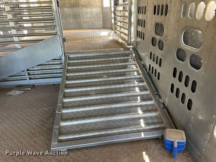 image for item EQ4690 2009 Barrett livestock trailer