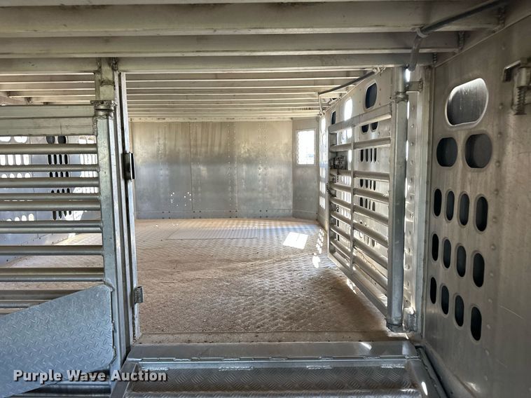 image for item EQ4690 2009 Barrett livestock trailer
