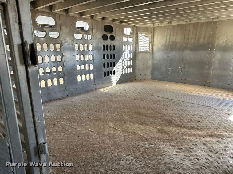 image for item EQ4690 2009 Barrett livestock trailer