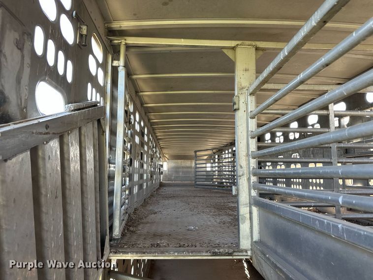 image for item EQ4690 2009 Barrett livestock trailer