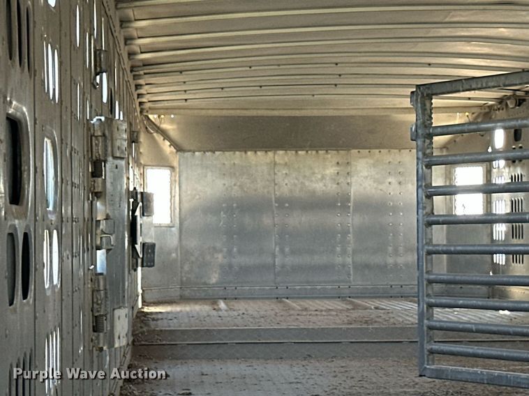 image for item EQ4690 2009 Barrett livestock trailer