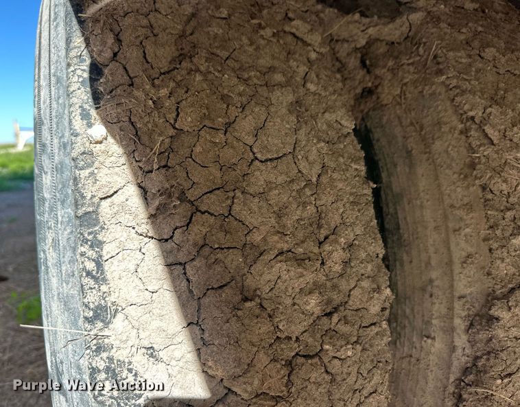 image for item EQ4690 2009 Barrett livestock trailer