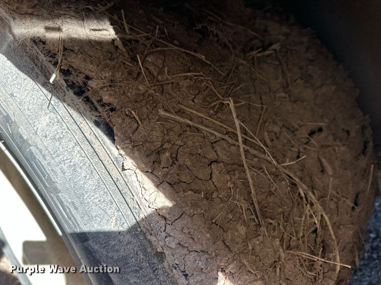 image for item EQ4690 2009 Barrett livestock trailer