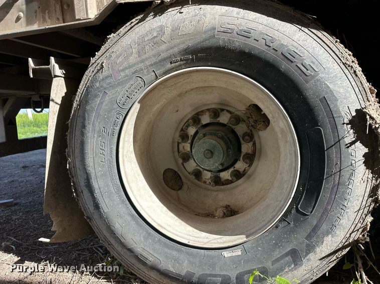 image for item EQ4690 2009 Barrett livestock trailer