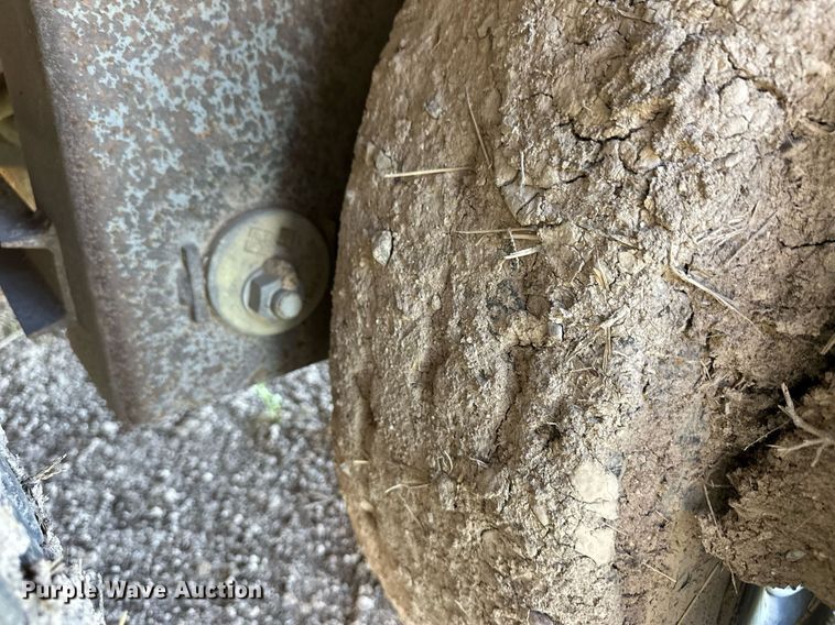 image for item EQ4690 2009 Barrett livestock trailer