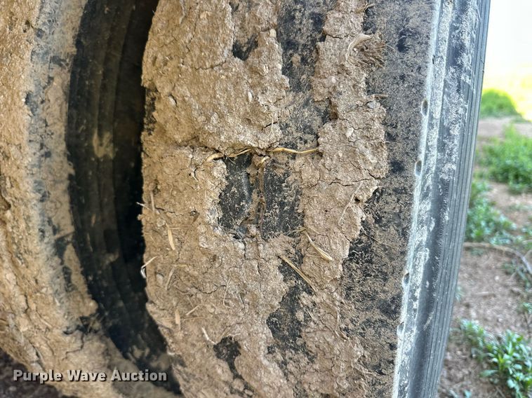 image for item EQ4690 2009 Barrett livestock trailer