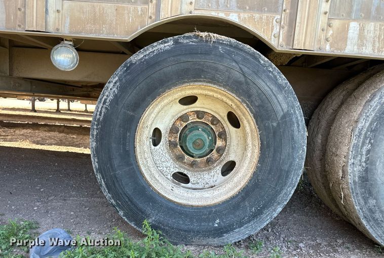 image for item EQ4690 2009 Barrett livestock trailer