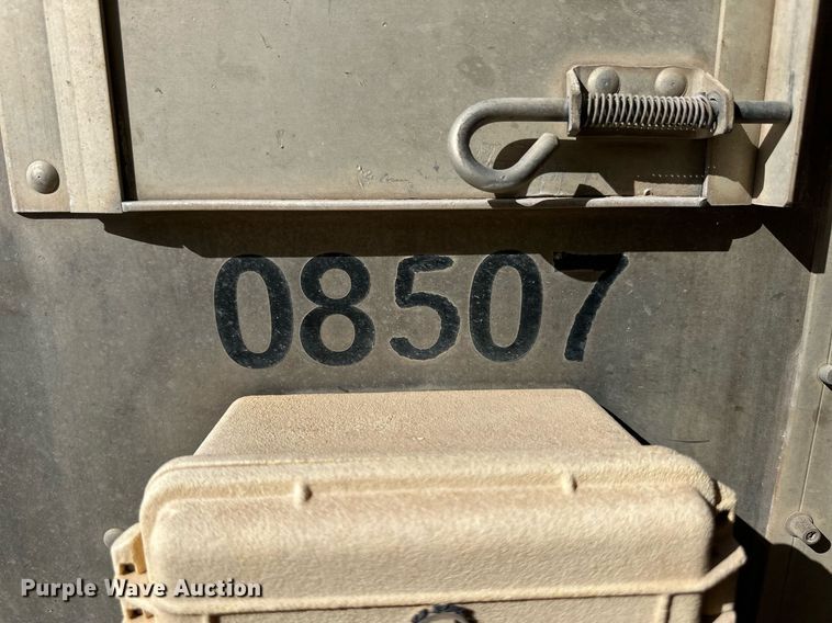 image for item EQ4690 2009 Barrett livestock trailer