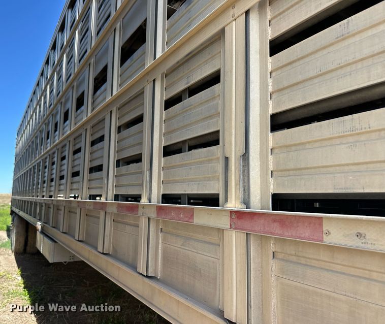 image for item EQ4691 2007 Barrett livestock trailer