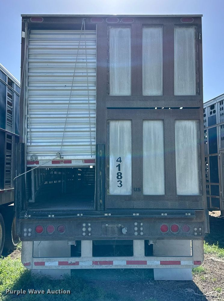 image for item EQ4691 2007 Barrett livestock trailer