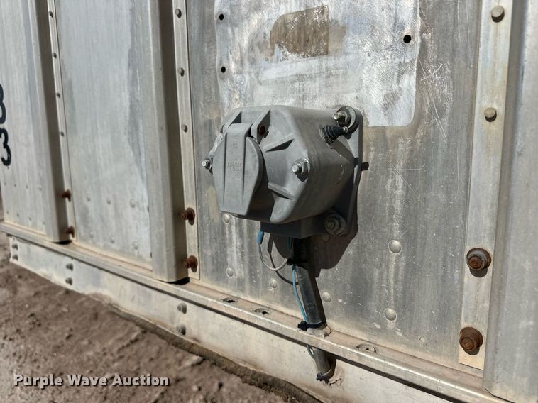 image for item EQ4691 2007 Barrett livestock trailer