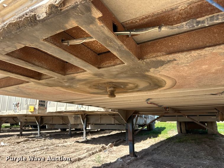 image for item EQ4691 2007 Barrett livestock trailer