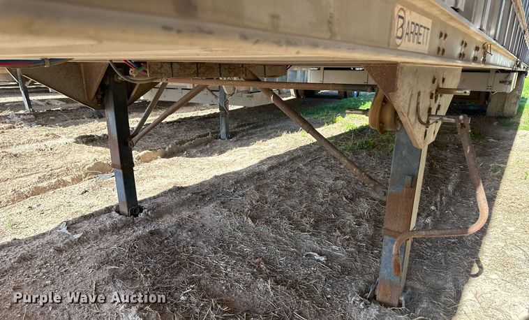 image for item EQ4691 2007 Barrett livestock trailer