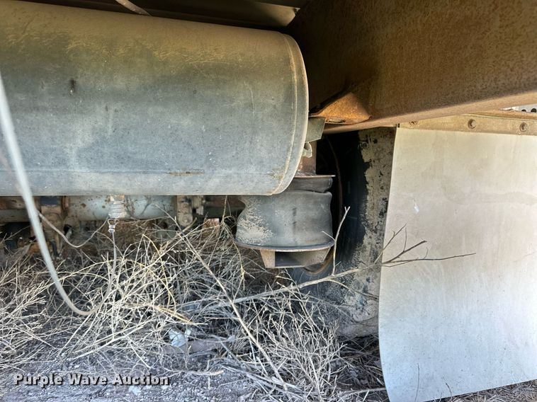 image for item EQ4691 2007 Barrett livestock trailer