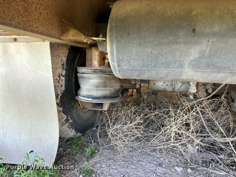 image for item EQ4691 2007 Barrett livestock trailer