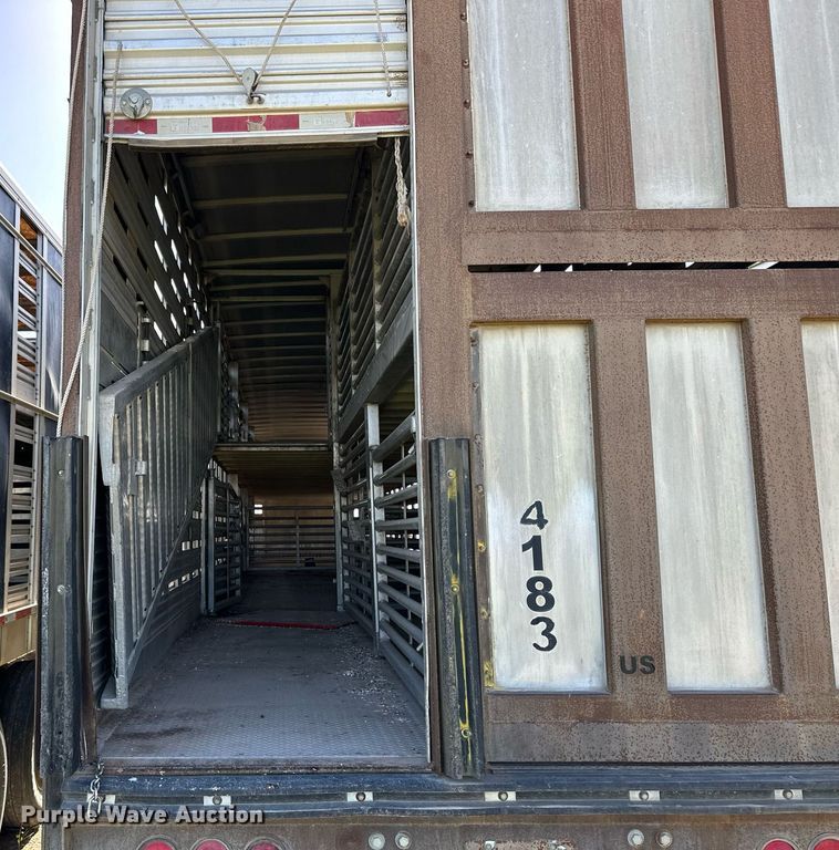 image for item EQ4691 2007 Barrett livestock trailer