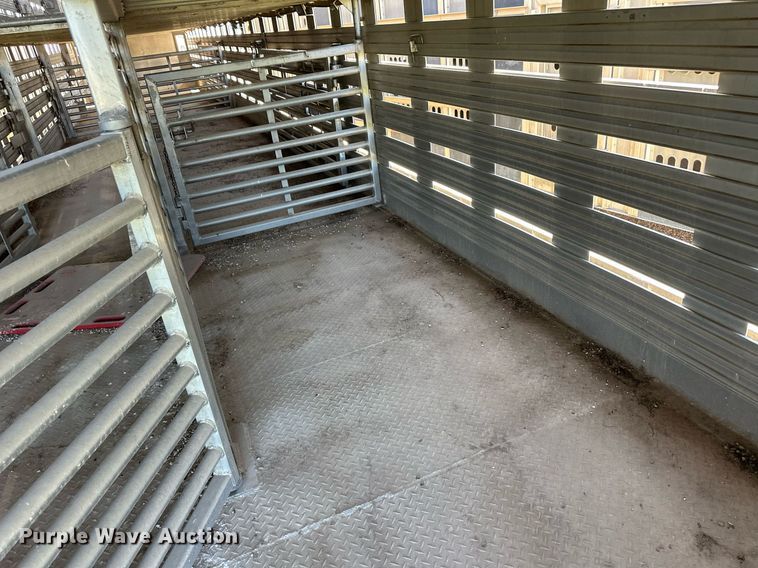 image for item EQ4691 2007 Barrett livestock trailer