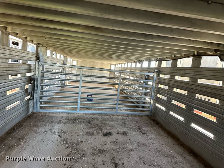 image for item EQ4691 2007 Barrett livestock trailer