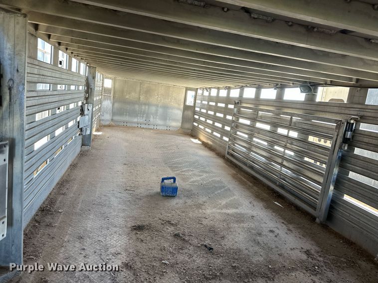 image for item EQ4691 2007 Barrett livestock trailer