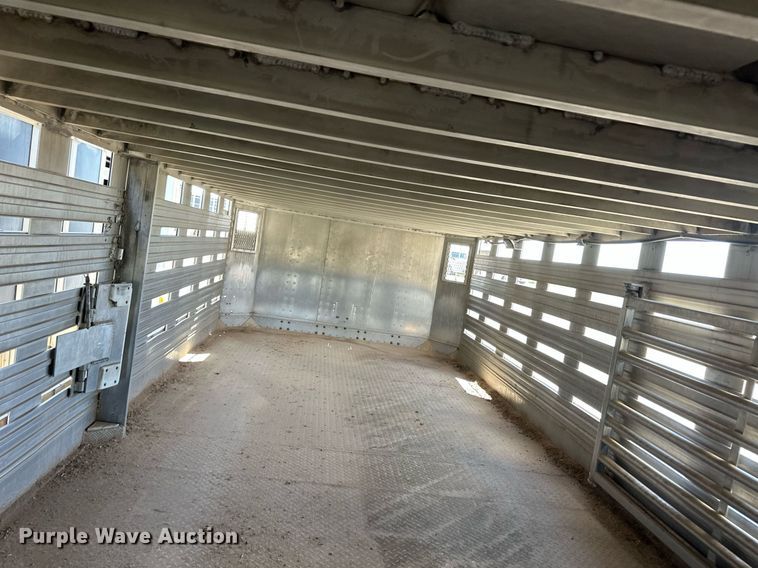 image for item EQ4691 2007 Barrett livestock trailer