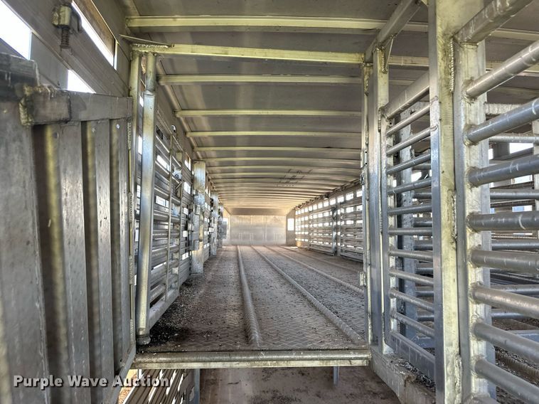 image for item EQ4691 2007 Barrett livestock trailer