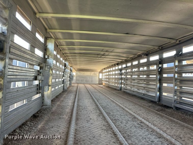 image for item EQ4691 2007 Barrett livestock trailer