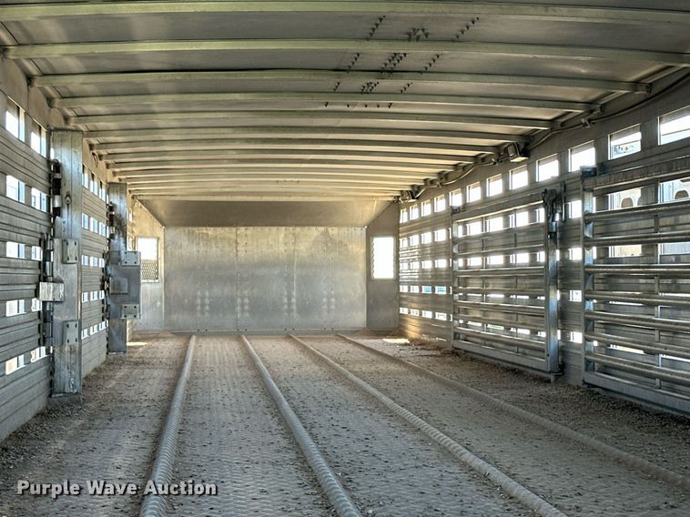 image for item EQ4691 2007 Barrett livestock trailer