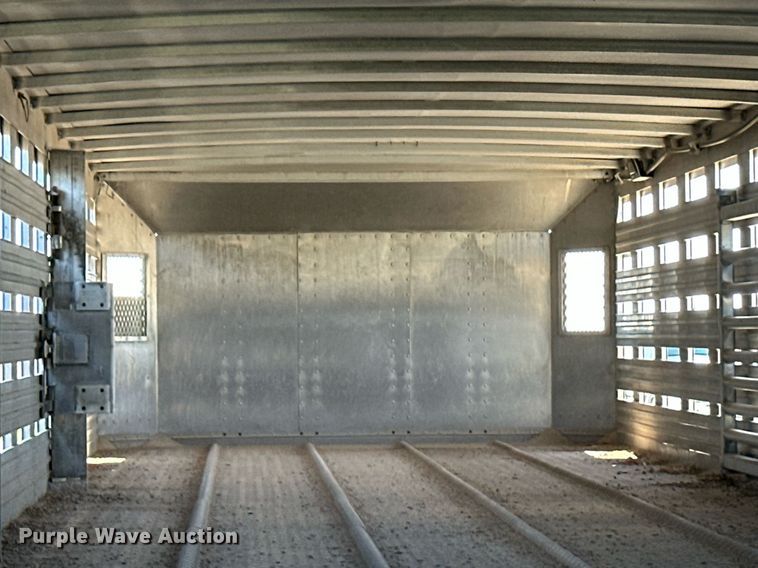 image for item EQ4691 2007 Barrett livestock trailer