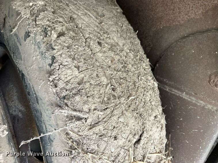 image for item EQ4691 2007 Barrett livestock trailer