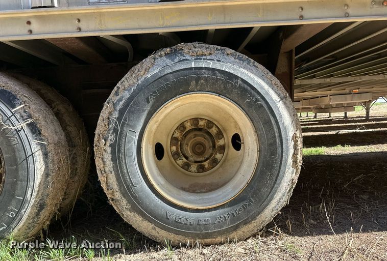 image for item EQ4691 2007 Barrett livestock trailer