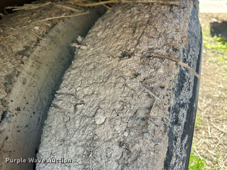 image for item EQ4691 2007 Barrett livestock trailer